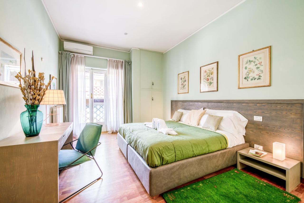 Guesthost - Elegant Ponte Vecchio Apartment Florence